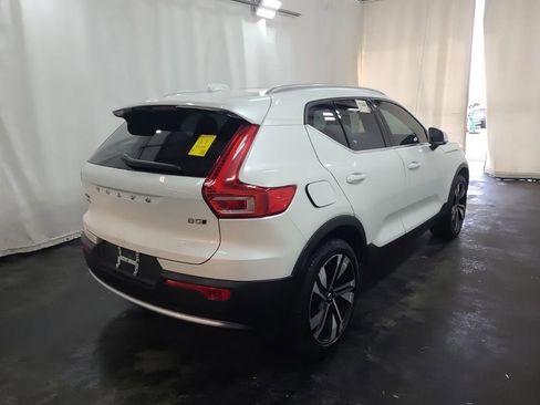 Used 2023 Volvo XC40 B5 Plus w/ Climate Package AWD/4WD image 2