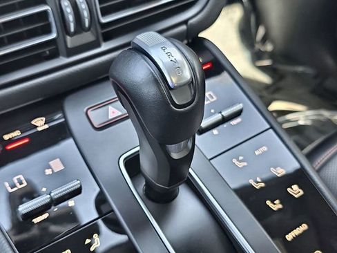 Used 2023 Porsche Macan AWD/4WD image 16