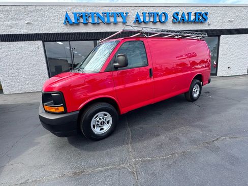 Used 2017 GMC Savana 3500 image 2