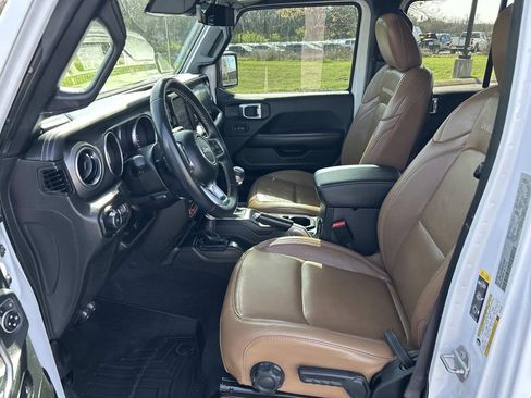 Used 2022 Jeep Wrangler Unlimited Rubicon w/ Dual Top Group AWD/4WD image 28