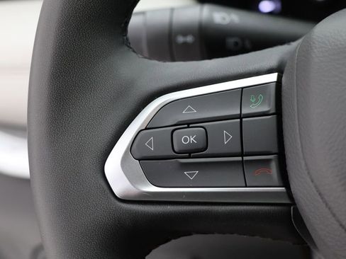 Used 2025 Jeep Compass Limited AWD/4WD image 18
