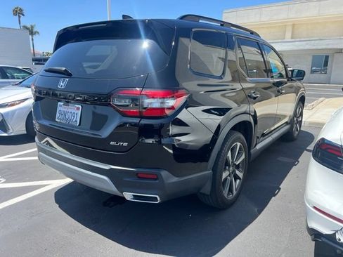 Used 2023 Honda Pilot Elite image 11