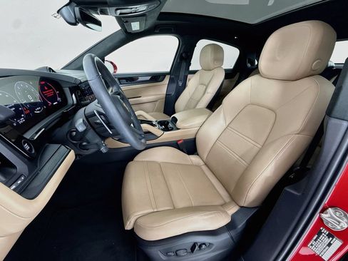 Certified 2025 Porsche Cayenne GTS AWD/4WD image 5