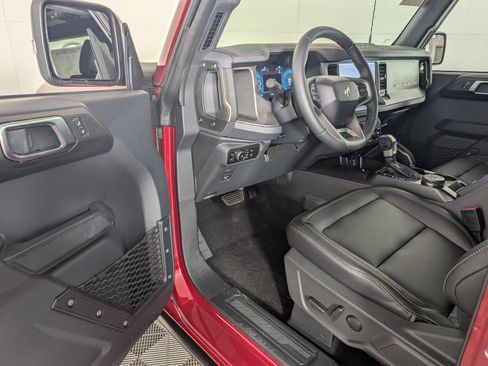 New 2025 Ford Bronco Badlands image 9