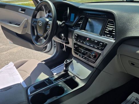 Used 2017 Hyundai Sonata SE FWD image 15