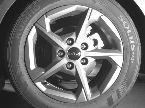 Used 2025 Kia K4 FWD image 14