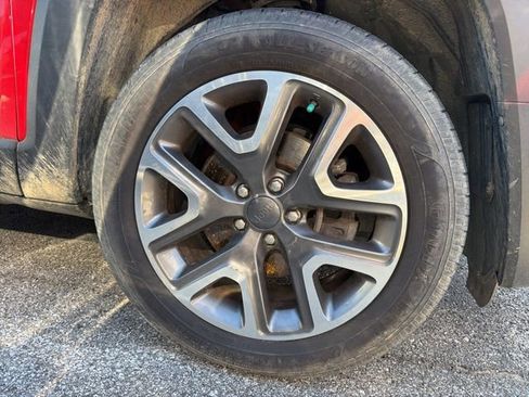 Used 2017 Jeep Renegade Latitude w/ Cold Weather Group image 10