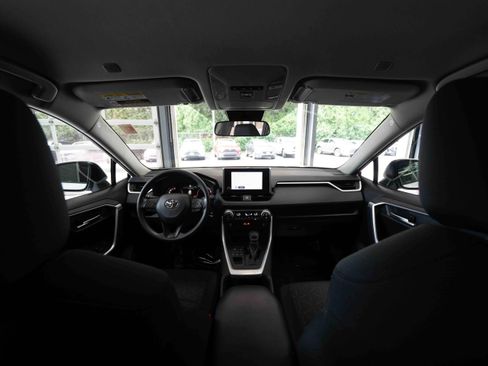 Used 2025 Toyota RAV4 XLE AWD/4WD image 19