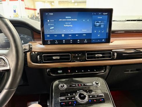 Used 2023 Lincoln Nautilus Reserve AWD/4WD image 3