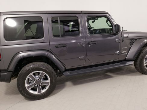 Used 2021 Jeep Wrangler Unlimited Sahara image 9