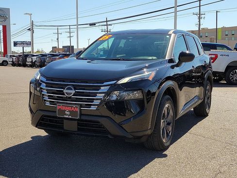 Used 2025 Nissan Rogue SV FWD image 4