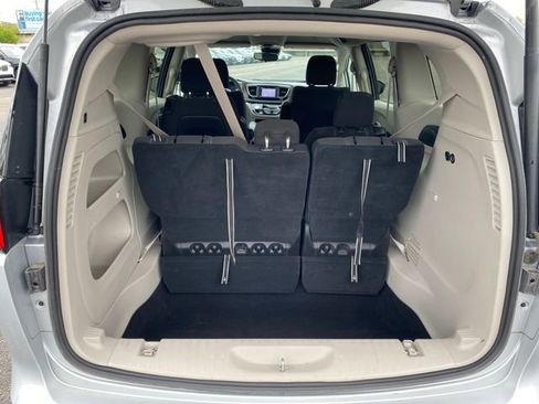 Used 2023 Chrysler Voyager LX FWD image 18