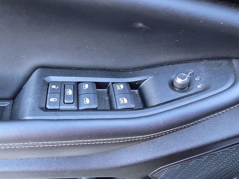 Used 2024 Jeep Grand Cherokee Laredo image 23