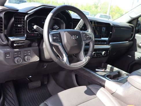 Used 2025 Chevrolet Silverado 2500 LTZ w/ LTZ Plus Package AWD/4WD image 5