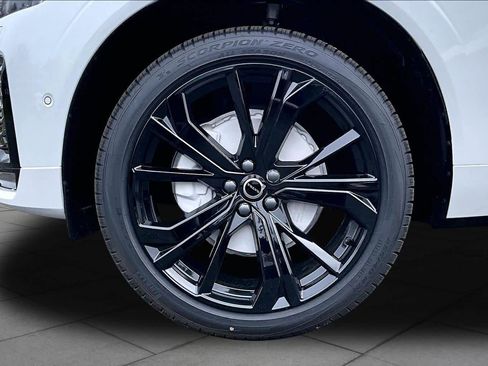 New 2026 Volvo XC60 B5 Ultra w/ Protection Package Premier AWD/4WD image 16