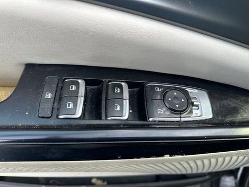 Used 2024 Kia Carnival LX FWD image 12