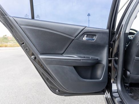 Used 2016 Honda Accord Touring image 12