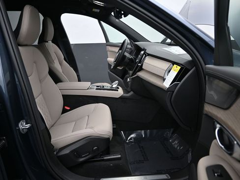 New 2026 Volvo XC90 B6 Plus w/ Protection Package Premier AWD/4WD image 14