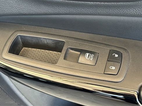 Used 2023 Jeep Cherokee Altitude Lux image 22