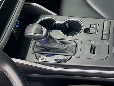 Used 2022 Toyota Highlander XLE image 16