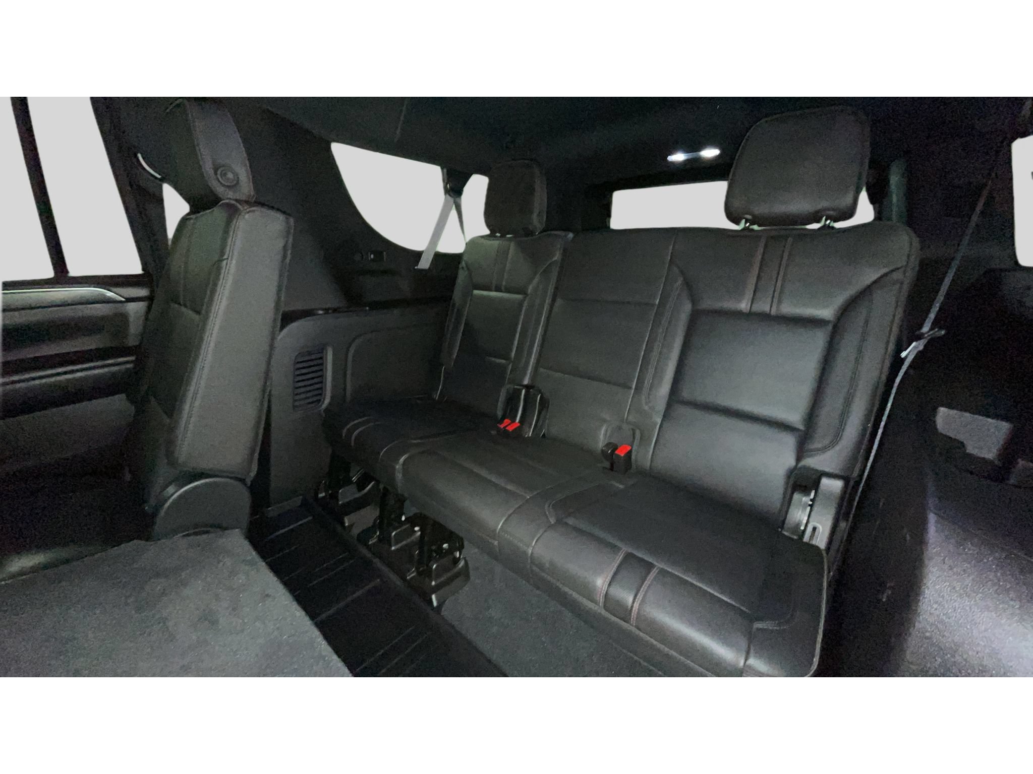 Used 2021 Chevrolet Suburban RST w/ Luxury Package AWD/4WD image 16