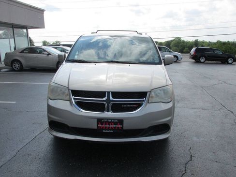 Used 2013 Dodge Grand Caravan SXT FWD image 2