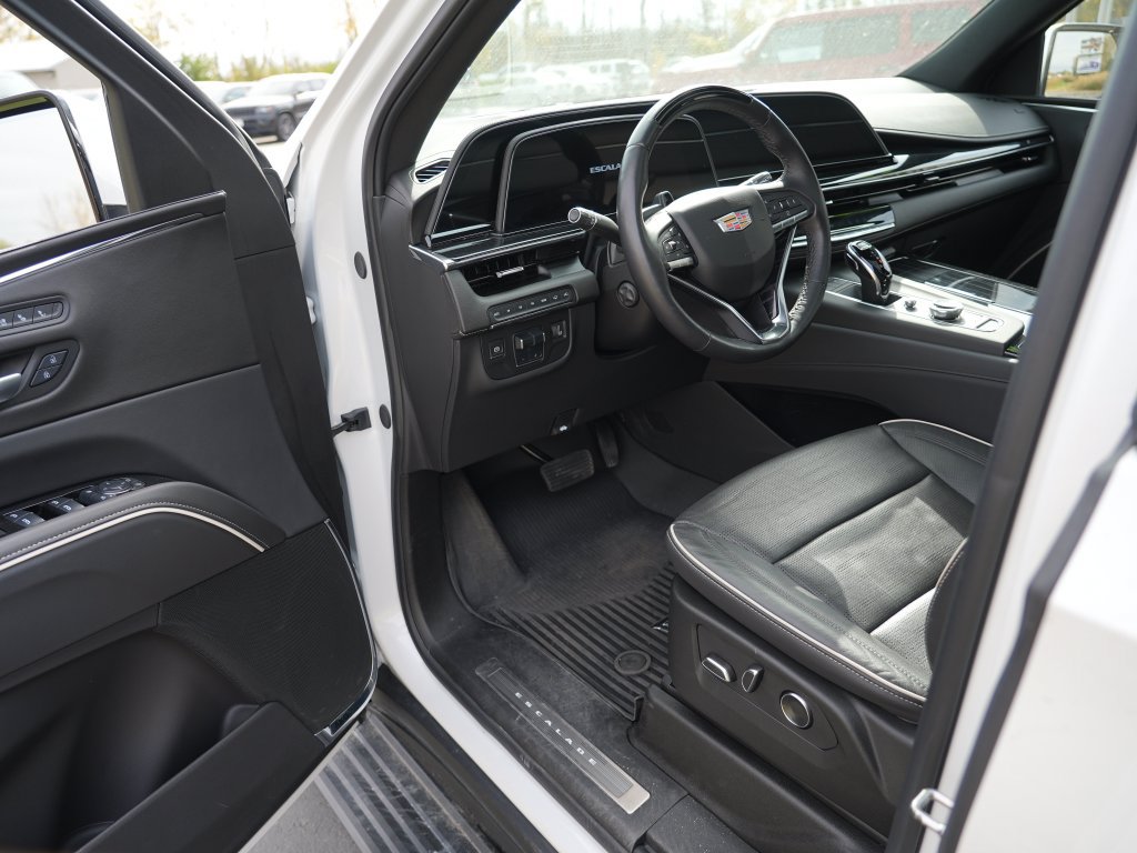 Used 2024 Cadillac Escalade ESV Sport w/ LPO, ONYX Package AWD/4WD image 13