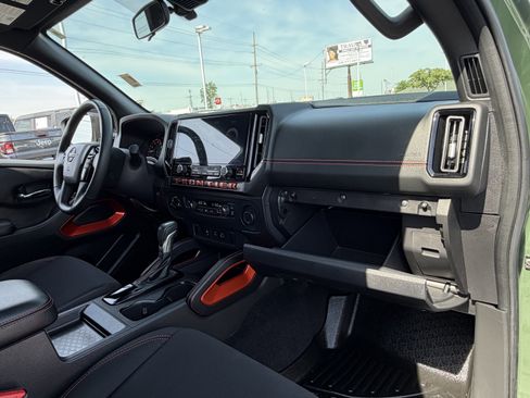 Used 2025 Nissan Frontier PRO-4X AWD/4WD image 12