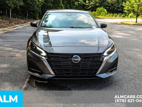 Used 2025 Nissan Altima 2.5 SV FWD image 10