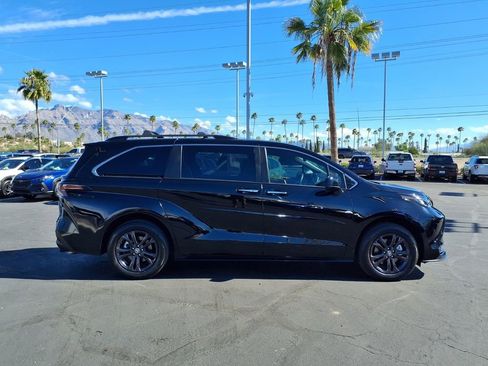 Used 2024 Toyota Sienna XLE Woodland Edition image 13