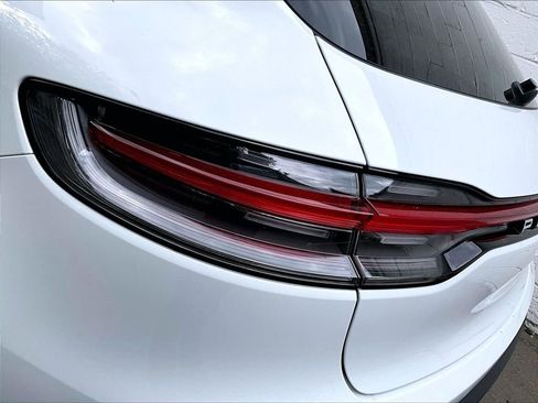 Certified 2025 Porsche Macan S AWD/4WD image 31