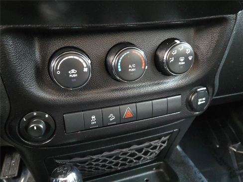 Certified 2018 Jeep Wrangler Sport image 23