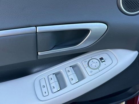 Used 2025 Hyundai Sonata SEL FWD image 12