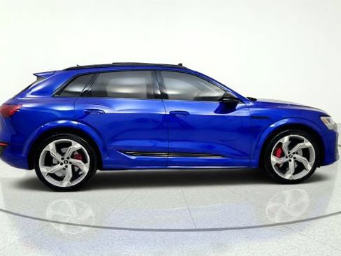 Used 2024 Audi Q8 e-tron Premium Plus AWD/4WD image 10