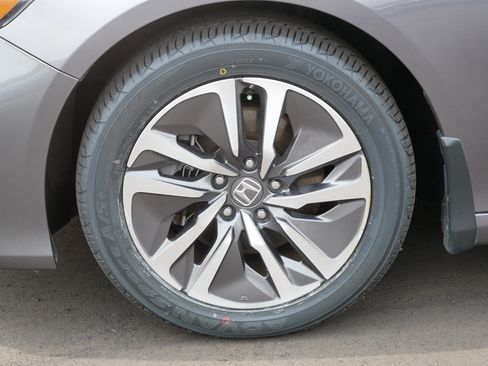 Used 2019 Honda Accord Touring image 9