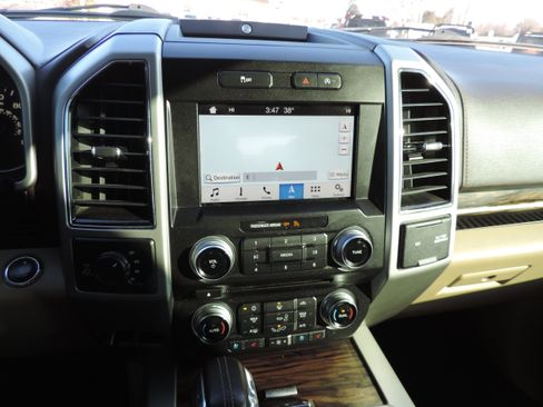 Used 2018 Ford F150 Lariat w/ Equipment Group 502A Luxury image 9