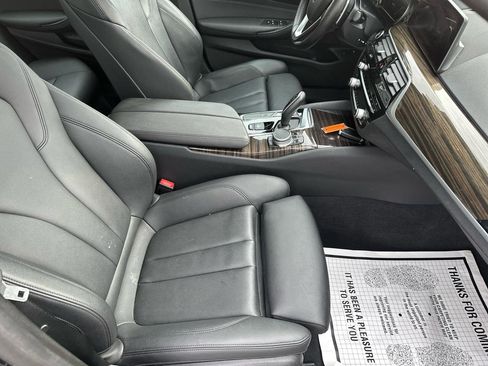 Used 2019 BMW 530e w/ Convenience Package RWD image 20