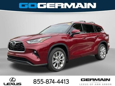 Used 2023 Toyota Highlander Limited AWD/4WD image 1