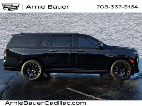 Used 2023 Cadillac Escalade ESV Sport w/ LPO, ONYX Package image 4