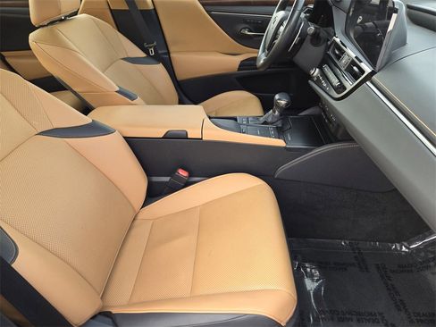 Used 2022 Lexus ES 300h 300h w/ Premium Package image 15