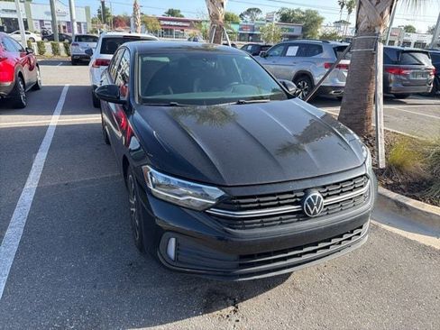 Used 2023 Volkswagen Jetta Sport image 3