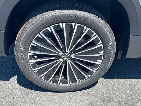 New 2025 Volkswagen Taos SE image 30