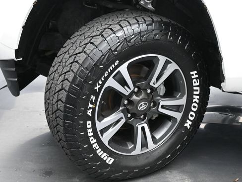 Used 2018 Toyota Tacoma TRD Sport AWD/4WD image 18