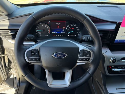 Certified 2021 Ford Explorer XLT image 18