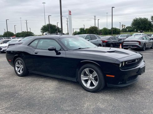 Used 2018 Dodge Challenger SXT RWD image 3