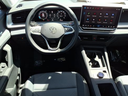 New 2026 Volkswagen Tiguan SE FWD image 14