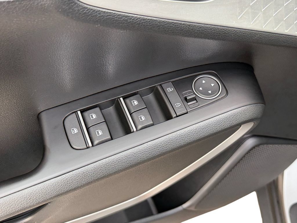 Used 2025 Kia Soul LX w/ LX Technology Package FWD image 25