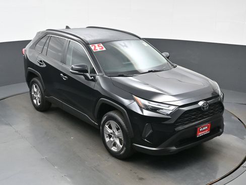 Used 2025 Toyota RAV4 XLE AWD/4WD image 34