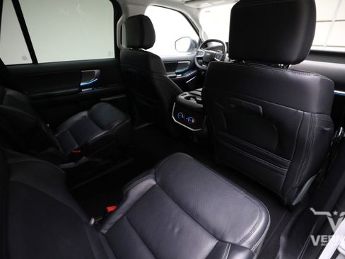 Used 2025 Ford Expedition Platinum AWD/4WD image 12