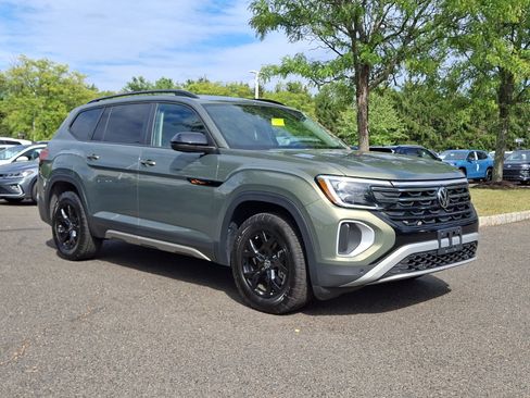 Certified 2024 Volkswagen Atlas Peak Edition SE AWD/4WD image 1